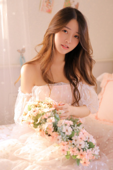 美女喂奶视频